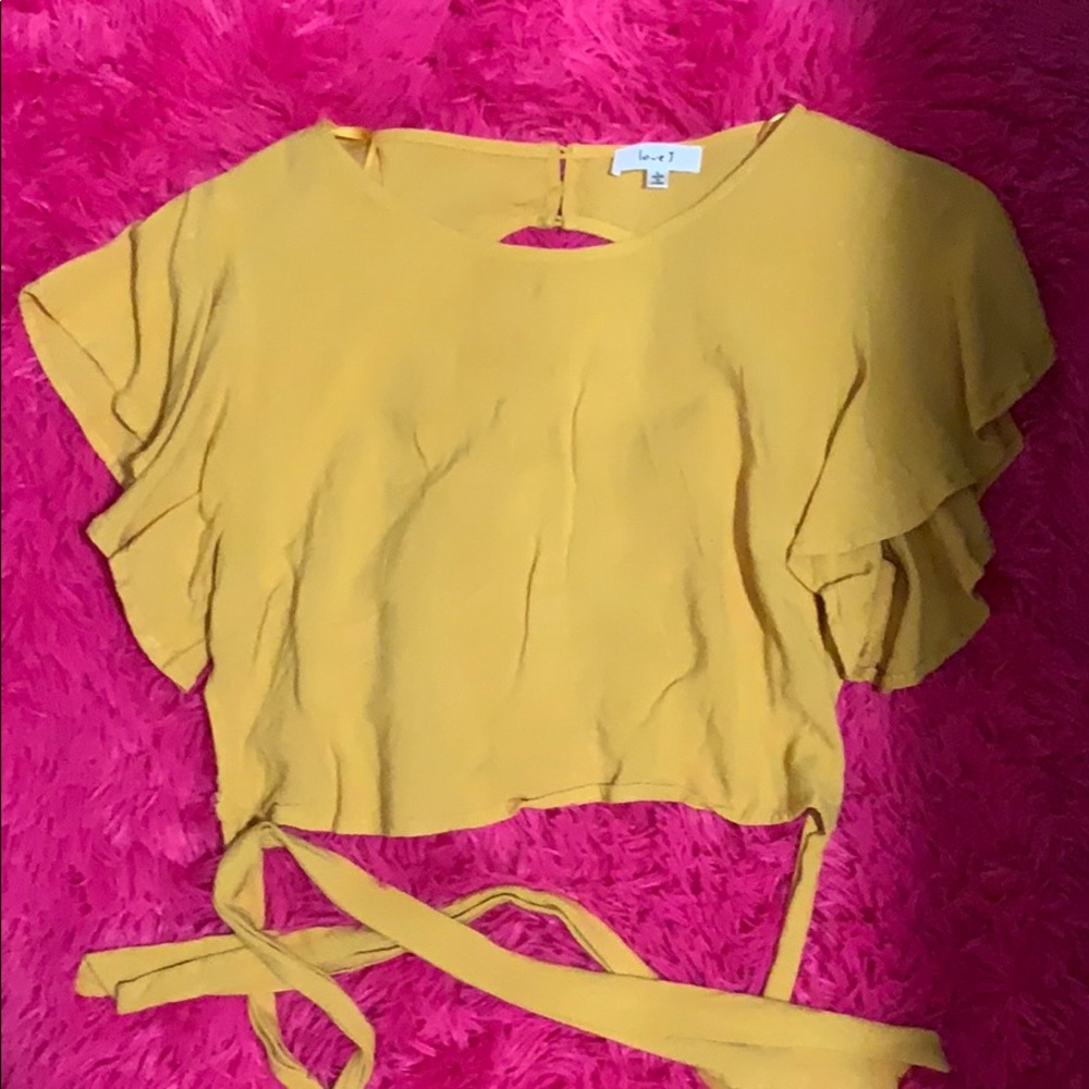 Cute yellow shirt 🙂